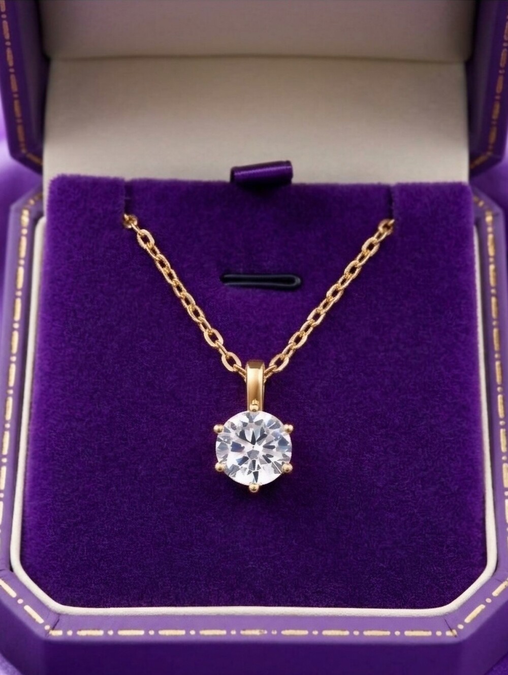 Elegant Gold Necklace with Sparkling Zirconia Pendant